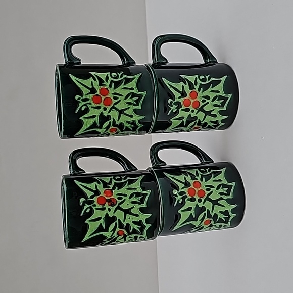 Vintage HTF Green Christmas Holly Berry 4 Piece Mug Set - Picture 3 of 12